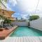 Modern 2-Bed Sleeps 4 with Balcony
