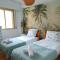 Gerona apartment on the Strip with pool & parking