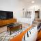 Amazing Victorian Triplex - City Centre - Free Parking - Sleeps 10