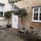 Royal Crescent Courtyard Apartment