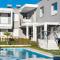 Ofrynio Luxury Apartments & Pool