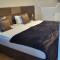 Barcelona CHILLINGHOUSE 10 3Min Von ICE, NETFLIX,Garten