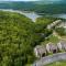 Cozy Lakeside Getaway - Outdoor Theater - Free Early Check-In- 4min to Silver Dollar City
