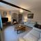 House - Sleeps 10 Pet friendly & Parking
