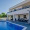 Villa Anna Barbariga, NEW 2022 luxurious villa with private pool!