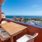 2173-Superb apt with amazing seaview