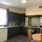 Comfortable Home away from Home, town centre, free parking,multiple Rooms
