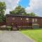 Conkers Lodge for 6 with Hot Tub & Secluded Decking - Spa Resort in Devon