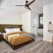 Midcentury Couples Designer Loft - Casa Tuya