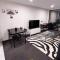 Black & White Delight - 2bd 2bth Apt - Braddon