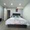 Luxe Ground Floor Apt/Free Parking/Private Garden