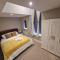 Stunning Newbuilt 3 Bed House Sleeps 9
