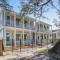 Chic 3BR NOLA Retreat, Streetcar Access, Ideal for Families & Friends