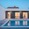 Villa La Reina - Private Heated Pool & Garden