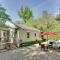 7 Mi to the Biltmore: 'Le Canard' Cottage w/ Porch