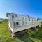 Superb Caravan With Decking Nearby Scratby Beach In Norfolk Ref 50030h