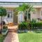 R28 - Trilocale con giardino a due passi dal mare