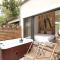 PARIS Maison Exception Terrasse Jacuzzi Parking gratuit