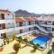 Stylish flat and pool with 3 rooms, sleeps 6, Los cristianos