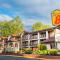 Super 8 by Wyndham Downtown Gatlinburg at Convention Center