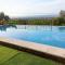 Forest Retreat Naturally Cool, Stunning Views, privacy and an 80M2 Extra-Large Swimming Pool