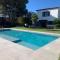 Casa exclusiva, jardín y piscina privada