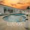 Luxurious Home with BBQ, Hot Tub, Heated Pool & Wifi - L36