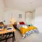 Cosy private double ensuite room with free parking RG302RL