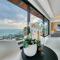 Penthouse Luxury, hot tub, Camps Bay Beach views