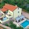 Holiday house Toš-Vila with heated pool