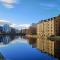 Vibrant Apartment at The Shore in Leith