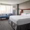 Crystal Gateway Marriott - King Or Double Room