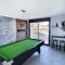 Amazing apartment -private jacuzzi, pool table, AC