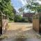 Cottage 7 mins from Henley with gated parking