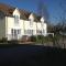 Liming Lodge - Lakeside Home in the Cotswolds