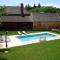 Domaine avec piscine à Milhac dans le Lot 4 étoiles 2 gîtes