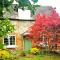 Historic, traditional & Spacious Wiltshire Cottage