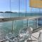 Apartamento vista do mar, pé na areia e águas tranquilas, no cento de Guarapari