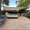 Maison à deux pas des plages avec jardin, terrasses et spa.