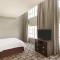 Hampton Inn and Suites New Orleans Convention Center - Deluxe King Suite