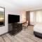 DoubleTree by Hilton Newark Penn Station, NJ - Queen Room