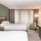 DoubleTree by Hilton Newark Penn Station, NJ - Hoekkamer Met Twee Tweepersoonsbedden