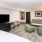 DoubleTree by Hilton Newark Penn Station, NJ - Junior King Suite