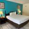 Hilltop Inn & Suites, near Foxwoods Casino - Habitación Deluxe King