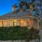 Temora House- classic, pet friendly, close to town