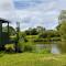 Charming tranquil Shepherds Hut with lakeside balcony 'Roach'