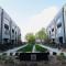Modern Townhome Near Downtown walk to CWS!