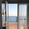 The Beach Hut with Lazy spa