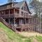 Mistletoe Cabin- Private cabin w views, Hottub, pet friendly