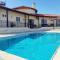 3 bed pool Villa 200m from beach